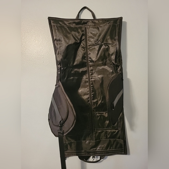NewDraft Kings adjustable travel bag. With 2 drawstring bags and a toiletry bag. - Picture 2 of 6